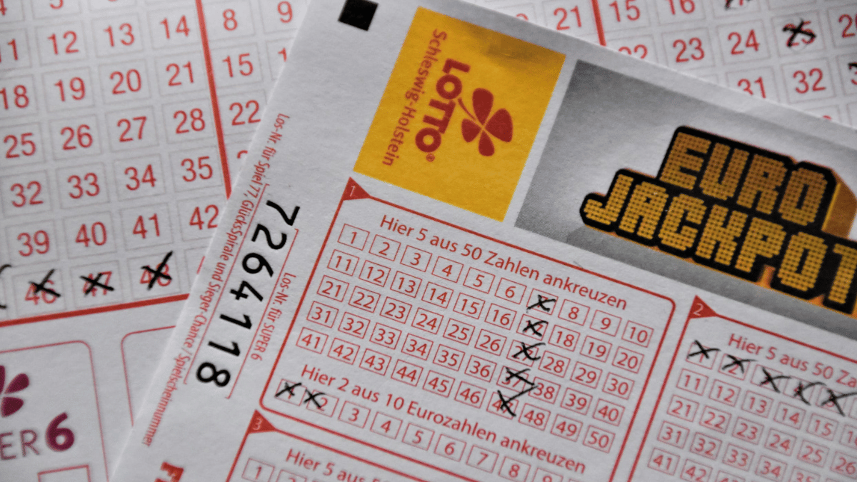 Lotre Langsung atau Togel Online: Pilih yang Sesuai Selera Anda